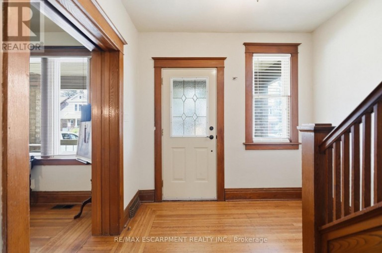 163 GROSVENOR AVENUE S, Hamilton (Delta), Ontario, L8M3L4