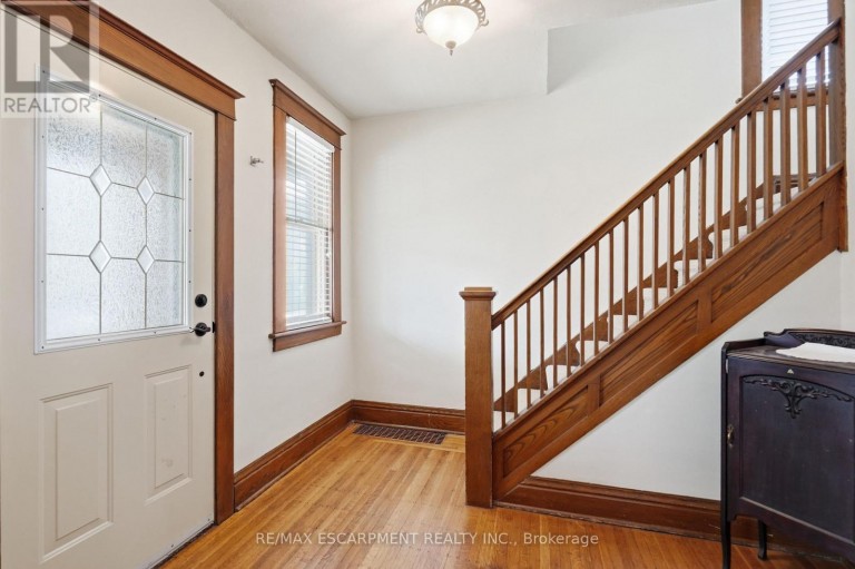 163 GROSVENOR AVENUE S, Hamilton (Delta), Ontario, L8M3L4