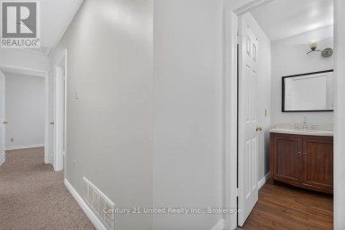 61 BROADLANDS CRESCENT Clarington (Courtice) Ontario photo 9