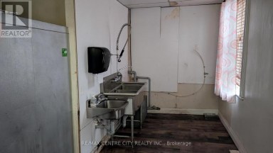 MAIN - 46 BLACKFRIARS STREET London North (North N) Ontario photo 10