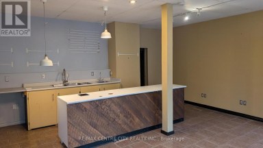 MAIN - 46 BLACKFRIARS STREET London North (North N) Ontario photo 12