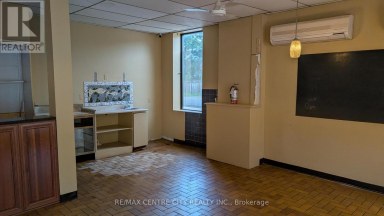MAIN - 46 BLACKFRIARS STREET London North (North N) Ontario photo 5