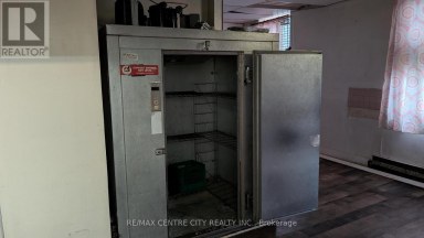 MAIN - 46 BLACKFRIARS STREET London North (North N) Ontario photo 9