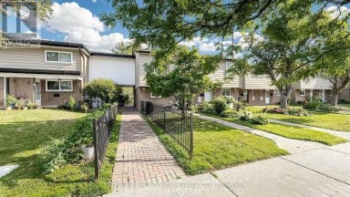 16 - 925 BAYLY STREET Pickering (West Shore) Ontario photo 4