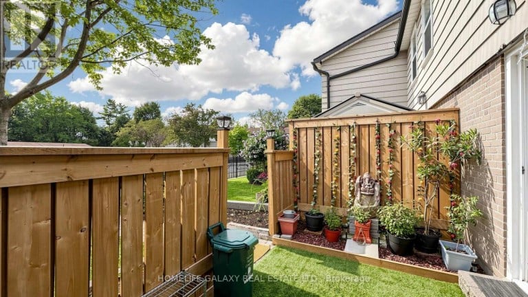 16 - 925 BAYLY STREET, Pickering (West Shore), Ontario, L1W1L4