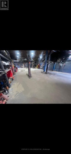 8 MILVAN DRIVE, Toronto (Humber Summit), Ontario, M9L1Z2