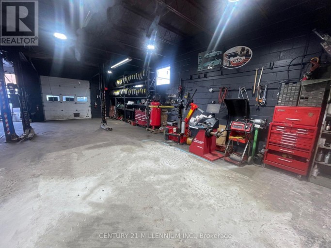 8 MILVAN DRIVE, Toronto (Humber Summit), Ontario, M9L1Z2