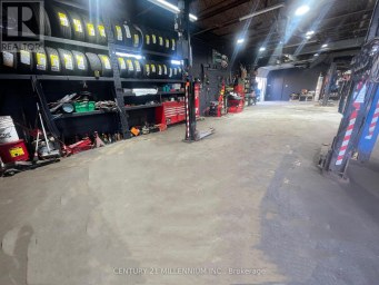8 MILVAN DRIVE Toronto (Humber Summit) Ontario photo 4