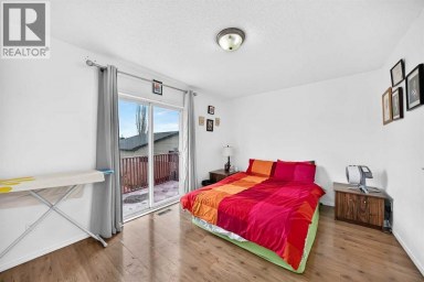 1062 Bridlemeadows Manor SW Calgary Alberta photo 12
