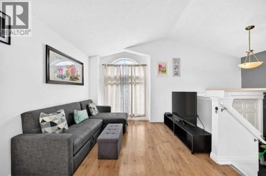 1062 Bridlemeadows Manor SW Calgary Alberta photo 4