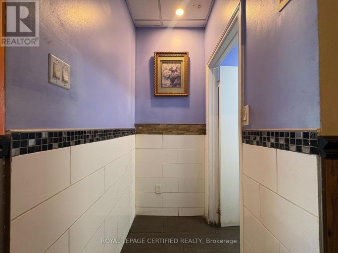 827 ALBION ROAD, Toronto (Thistletown-Beaumonde Heights), Ontario, M9V1A3
