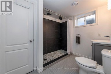 18 AGNES STREET Barrie (Wellington) Ontario photo 21