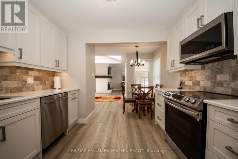 36 RUSSELL HILL ROAD, Kawartha Lakes (Bobcaygeon), Ontario, K0M1A0