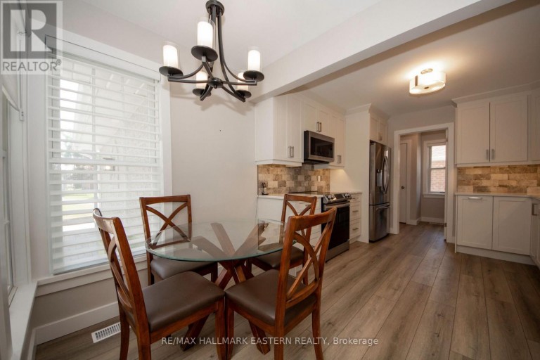 36 RUSSELL HILL ROAD, Kawartha Lakes (Bobcaygeon), Ontario, K0M1A0