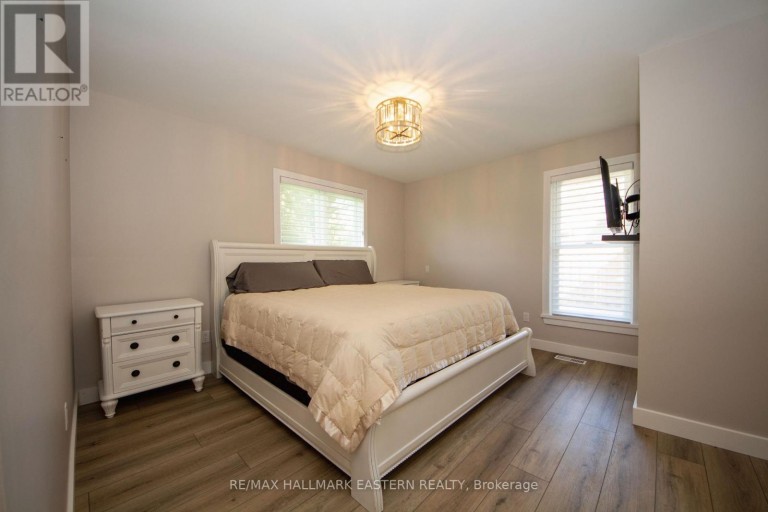 36 RUSSELL HILL ROAD, Kawartha Lakes (Bobcaygeon), Ontario, K0M1A0
