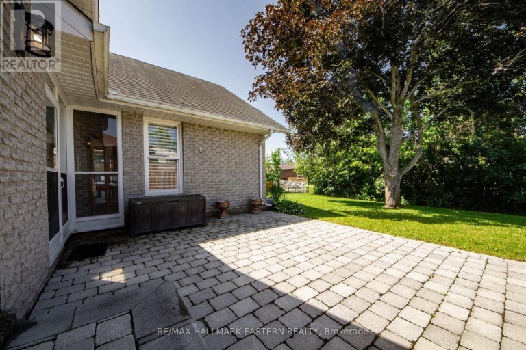 36 RUSSELL HILL ROAD, Kawartha Lakes (Bobcaygeon), Ontario, K0M1A0