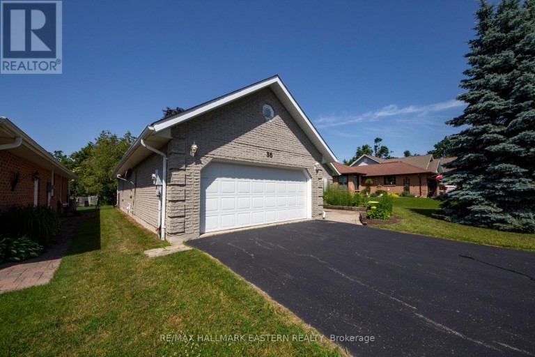36 RUSSELL HILL ROAD, Kawartha Lakes (Bobcaygeon), Ontario, K0M1A0