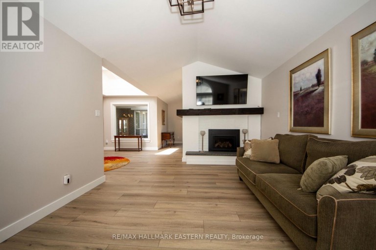 36 RUSSELL HILL ROAD, Kawartha Lakes (Bobcaygeon), Ontario, K0M1A0