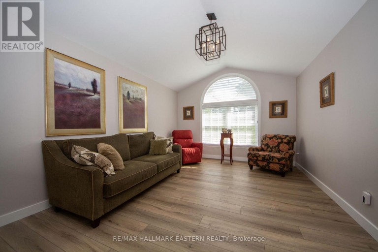 36 RUSSELL HILL ROAD, Kawartha Lakes (Bobcaygeon), Ontario, K0M1A0