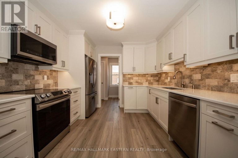 36 RUSSELL HILL ROAD, Kawartha Lakes (Bobcaygeon), Ontario, K0M1A0