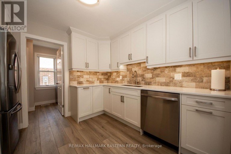 36 RUSSELL HILL ROAD, Kawartha Lakes (Bobcaygeon), Ontario, K0M1A0