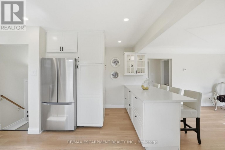 894 GARTH STREET, Hamilton (Westcliffe), Ontario, L9G4K9