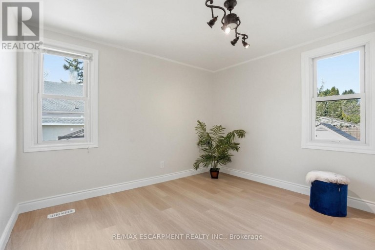 894 GARTH STREET, Hamilton (Westcliffe), Ontario, L9G4K9