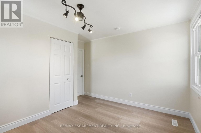 894 GARTH STREET, Hamilton (Westcliffe), Ontario, L9G4K9