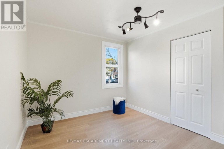894 GARTH STREET, Hamilton (Westcliffe), Ontario, L9G4K9