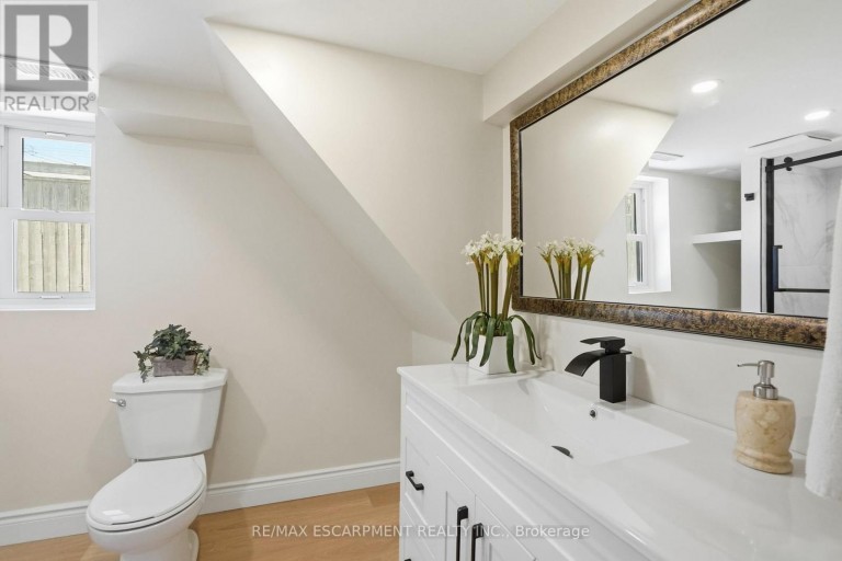 894 GARTH STREET, Hamilton (Westcliffe), Ontario, L9G4K9