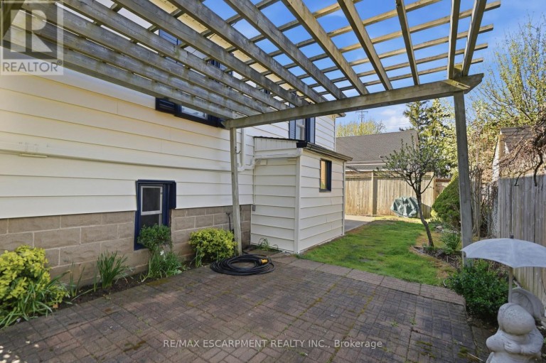 894 GARTH STREET, Hamilton (Westcliffe), Ontario, L9G4K9