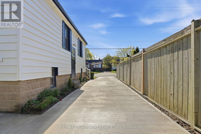 894 GARTH STREET, Hamilton (Westcliffe), Ontario, L9G4K9