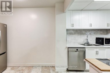 1406 - 299 MILL ROAD Toronto (Markland Wood) Ontario photo 15