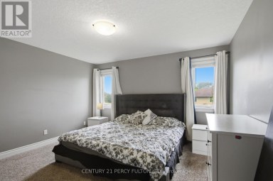 28 FREEDOM CRESCENT Quinte West (Sidney Ward) Ontario photo 17
