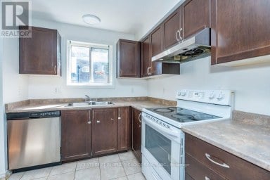 129 SYDENHAM WELLS SQUARE Barrie (Georgian Drive) Ontario photo 17