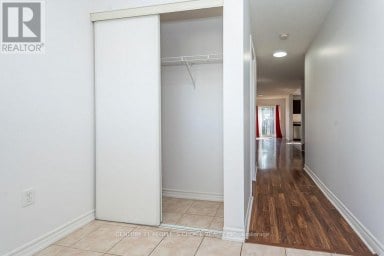 129 SYDENHAM WELLS SQUARE Barrie (Georgian Drive) Ontario photo 5