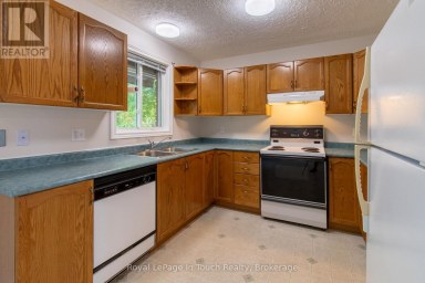 30 CHARLES STREET Penetanguishene Ontario photo 20