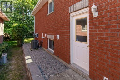 30 CHARLES STREET Penetanguishene Ontario photo 9