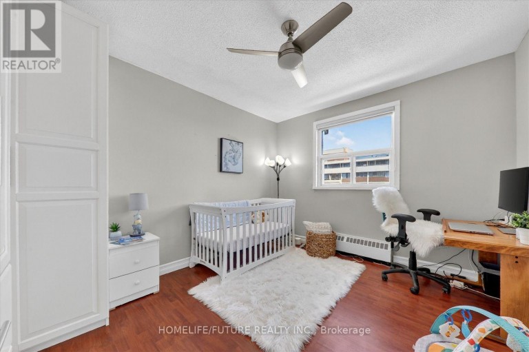 704 - 15 ELIZABETH STREET N, Mississauga (Port Credit), Ontario, L5G2Z3