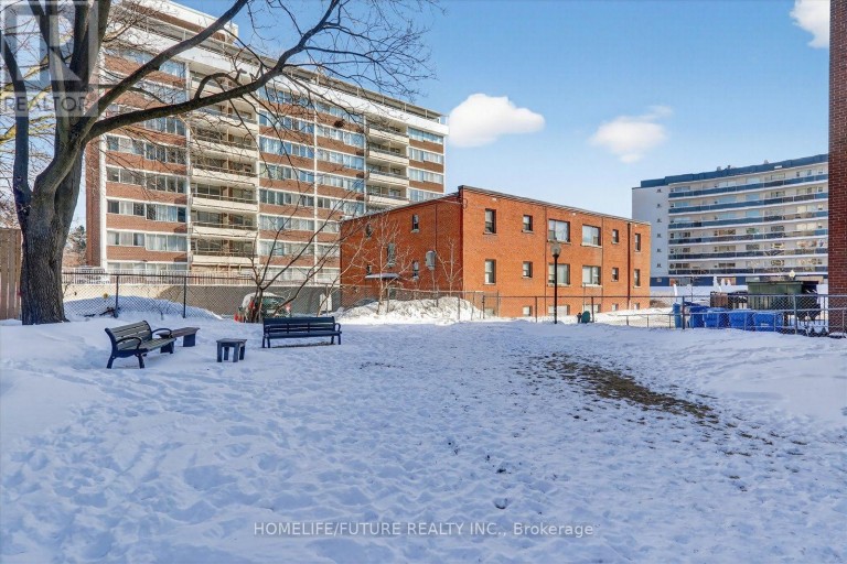 704 - 15 ELIZABETH STREET N, Mississauga (Port Credit), Ontario, L5G2Z3