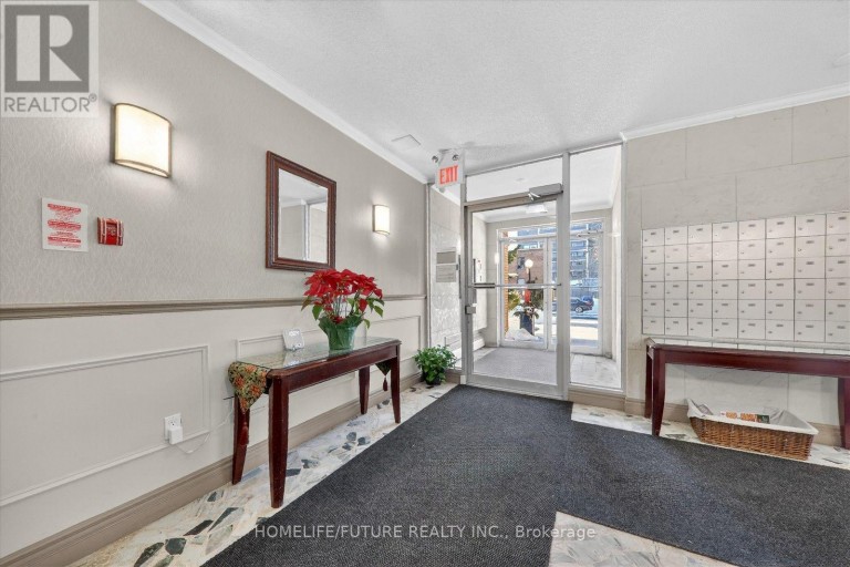 704 - 15 ELIZABETH STREET N, Mississauga (Port Credit), Ontario, L5G2Z3