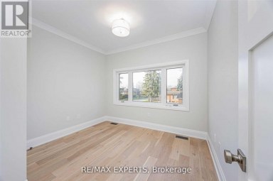 55 MUIR AVENUE Toronto (Humber Summit) Ontario photo 12