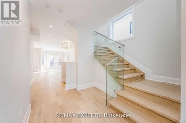 55 MUIR AVENUE Toronto (Humber Summit) Ontario photo 3