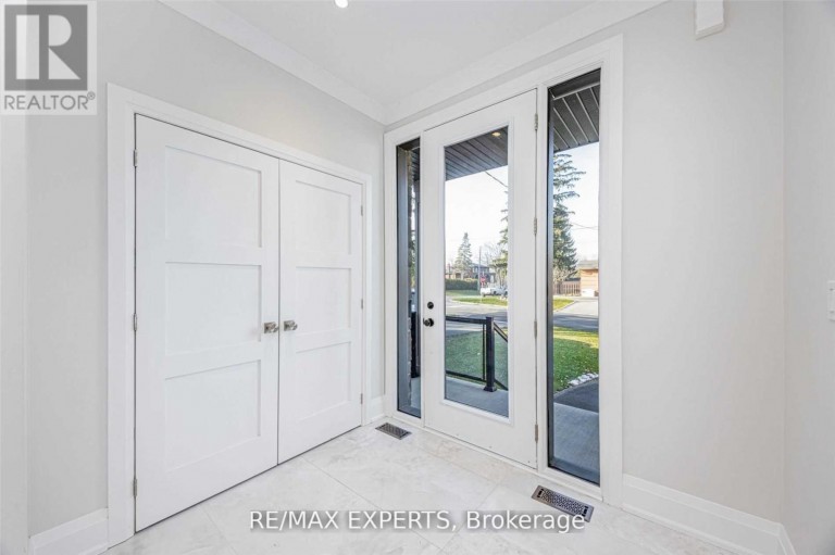 55 MUIR AVENUE, Toronto (Humber Summit), Ontario, M9L1H5