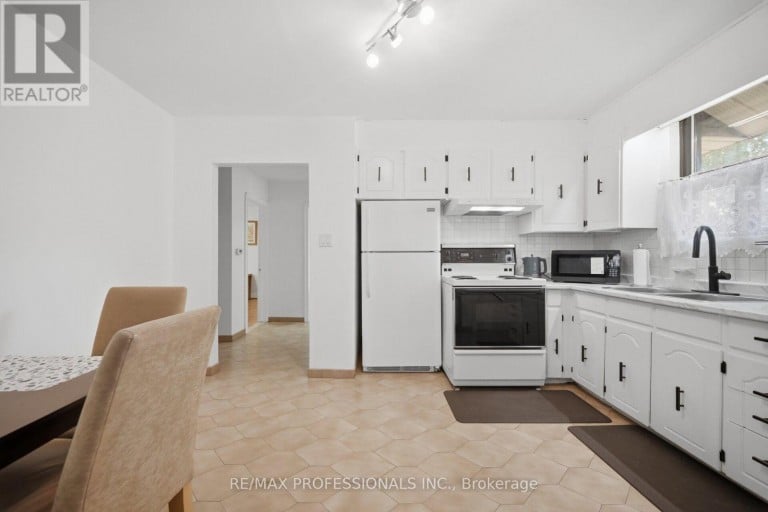 53 WILMAR ROAD, Toronto (Islington-City Centre West), Ontario, M9B3R8
