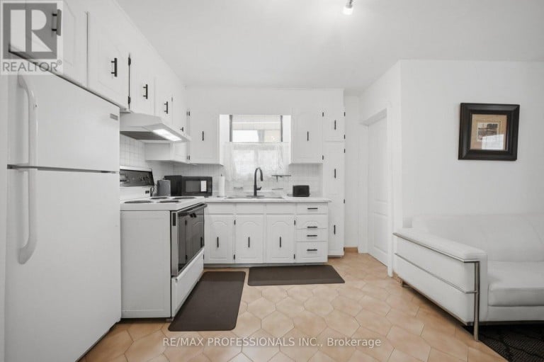 53 WILMAR ROAD, Toronto (Islington-City Centre West), Ontario, M9B3R8