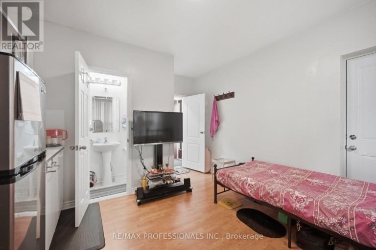 53 WILMAR ROAD, Toronto (Islington-City Centre West), Ontario, M9B3R8
