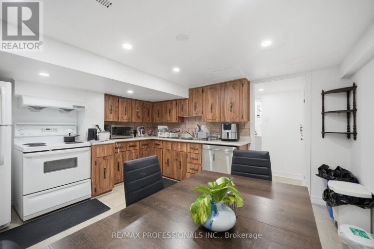 53 WILMAR ROAD, Toronto (Islington-City Centre West), Ontario, M9B3R8