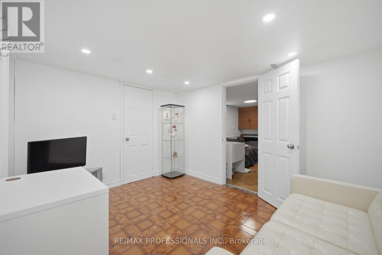 53 WILMAR ROAD, Toronto (Islington-City Centre West), Ontario, M9B3R8