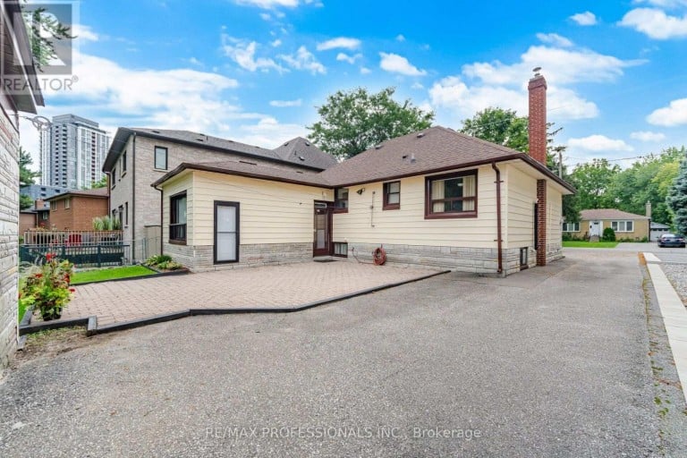 53 WILMAR ROAD, Toronto (Islington-City Centre West), Ontario, M9B3R8